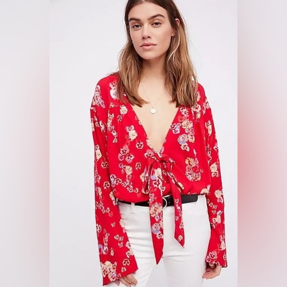 Free people red Forties feels bell sleeve floral Vneck bodysuit - Picture 4 of 7
